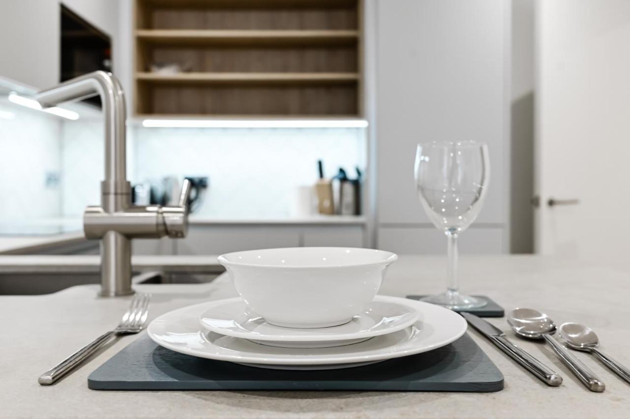 Khayat Homes - The Owelor - Two Bed Londres Extérieur photo