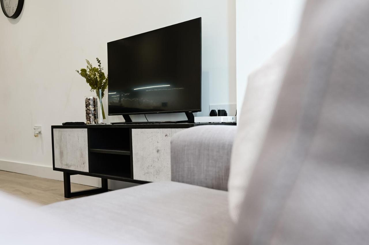 Khayat Homes - The Owelor - Two Bed Londres Extérieur photo
